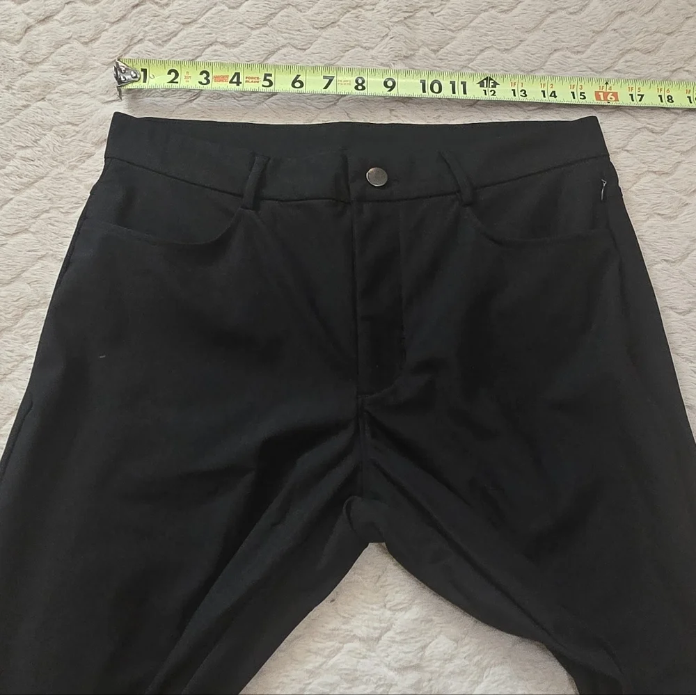Old Navy Active Black Straight Tech Hybrid Slim 4-Way Stretch Pants, Size 32x30